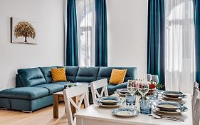 Ultra Central Apartment With Private Terrace
